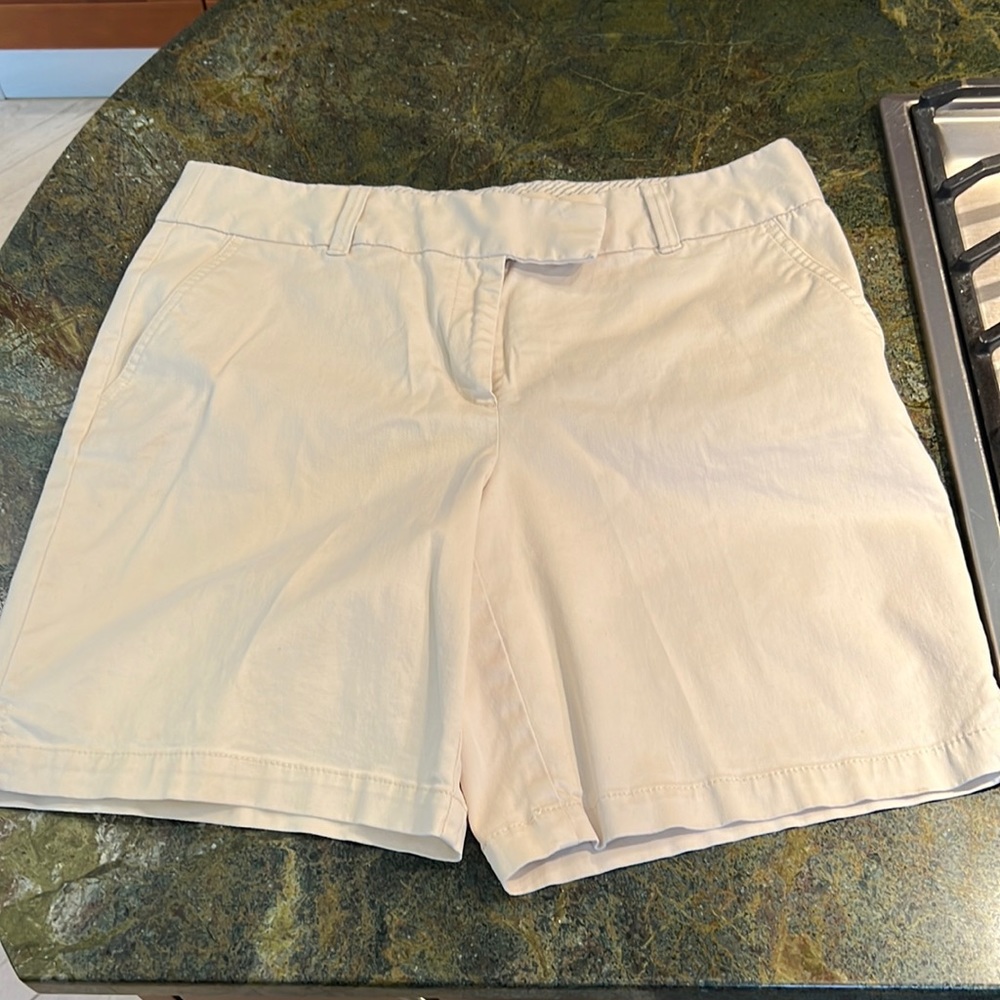 Loft womens light tan khaki shorts 97%cotton size 10